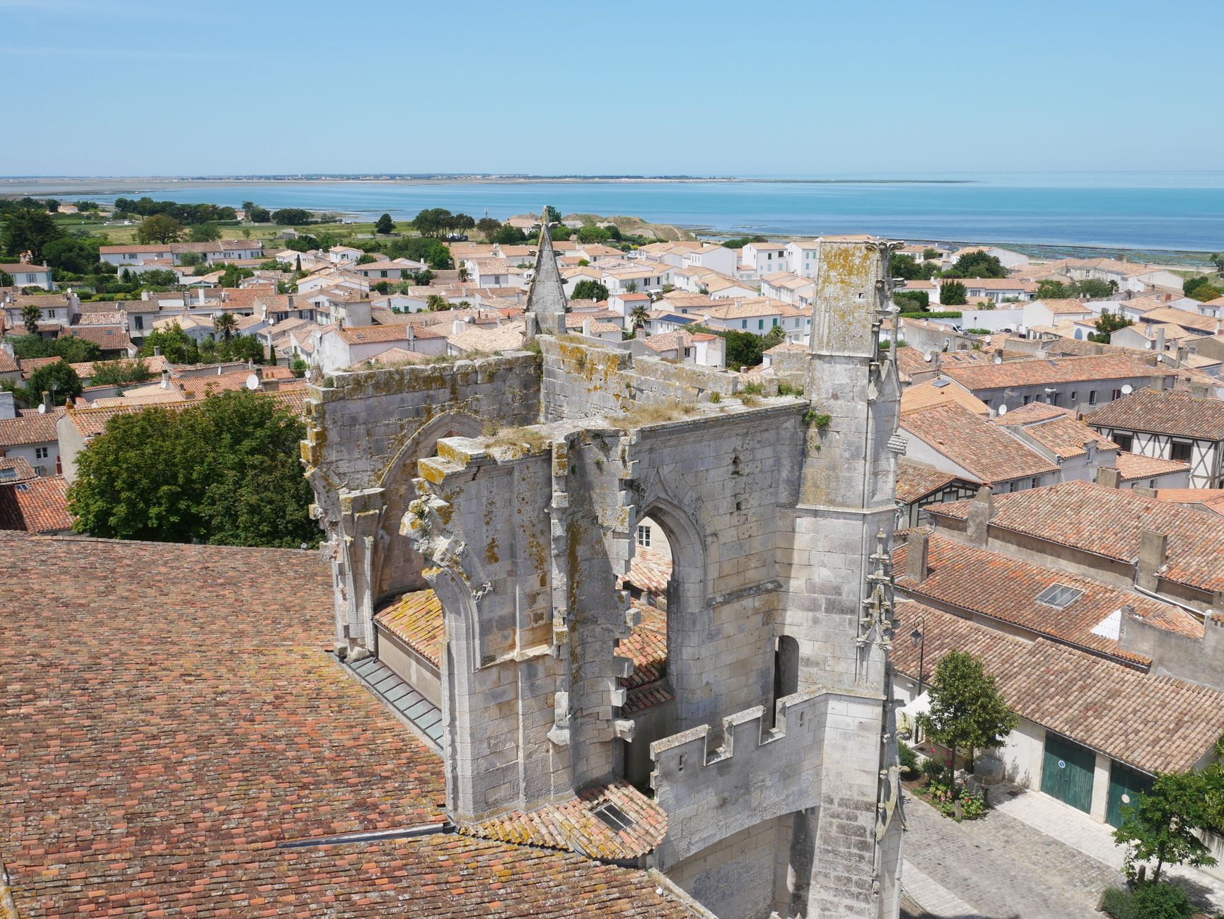 Bâchage de toiture équipe à Lorient